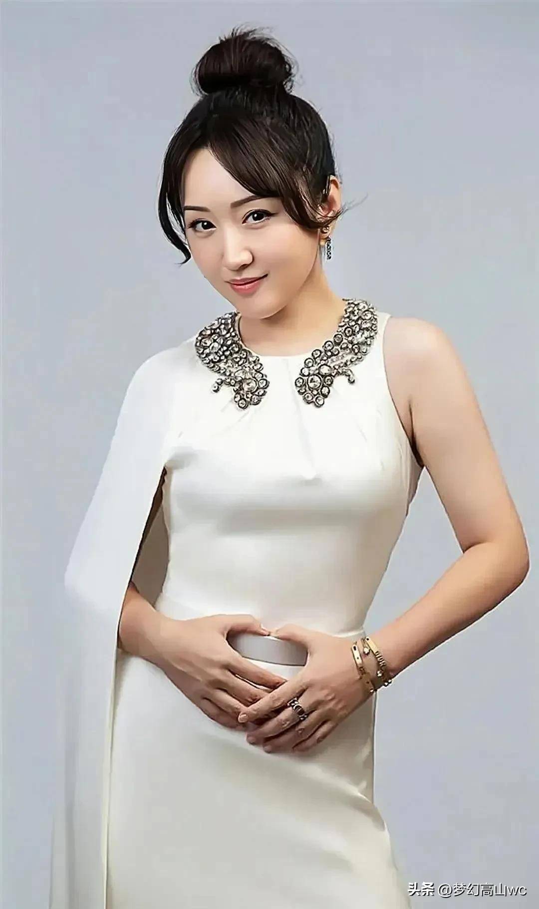 原创杨钰莹甜美歌后的不老传奇