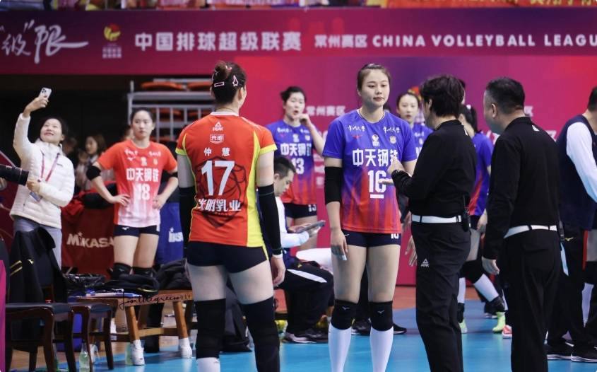 爆冷！福建女排提前晋级，天津卫冕之路遇挑战？