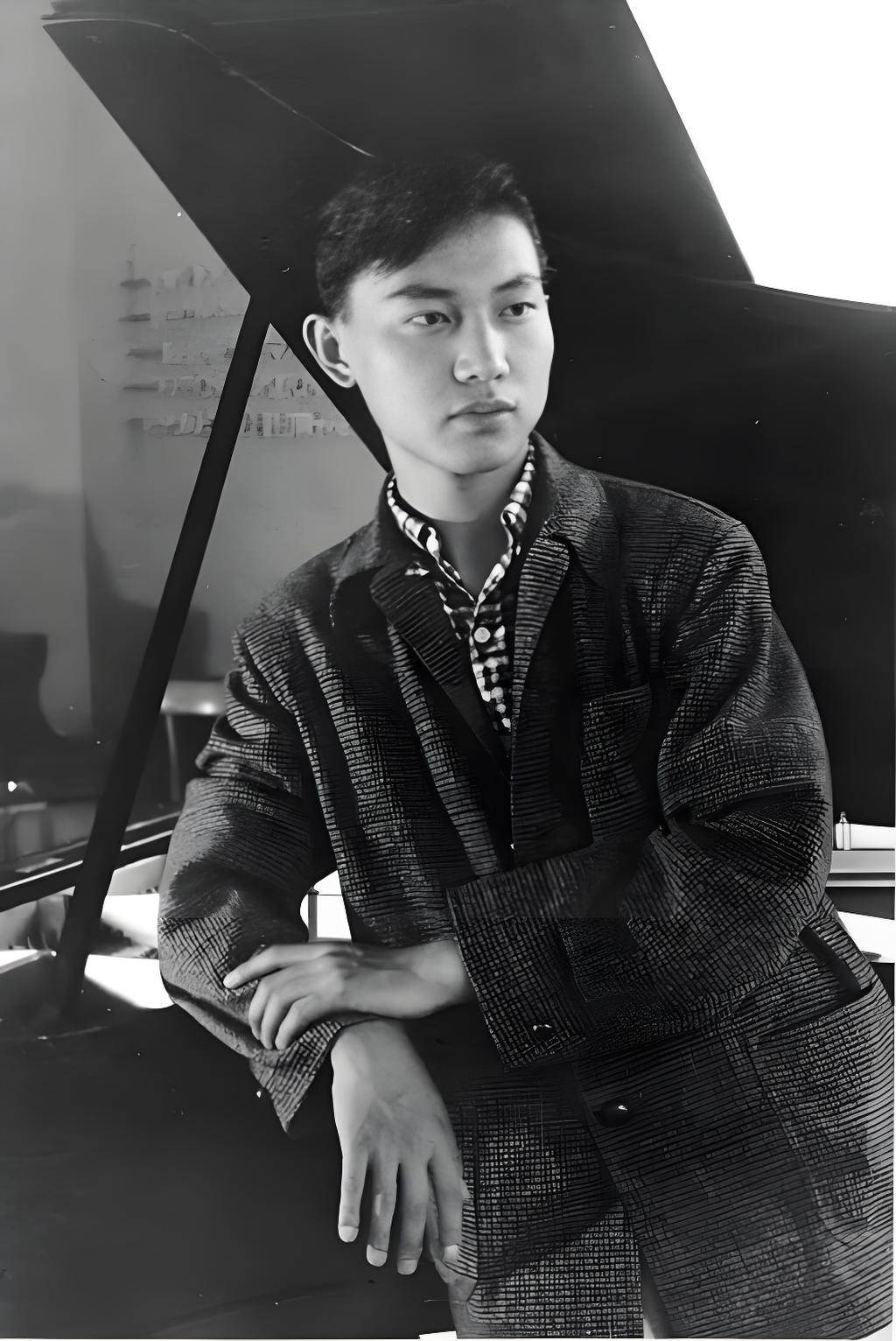 他是著名钢琴家,当年远走英国被打成"叛徒",3次结婚客死海外