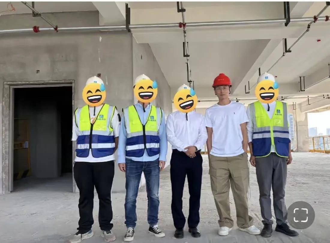 谢霆锋现身深圳工地，疑似为办公室选址！，演唱会筹备期，谢霆锋抽空深圳看在建楼盘！