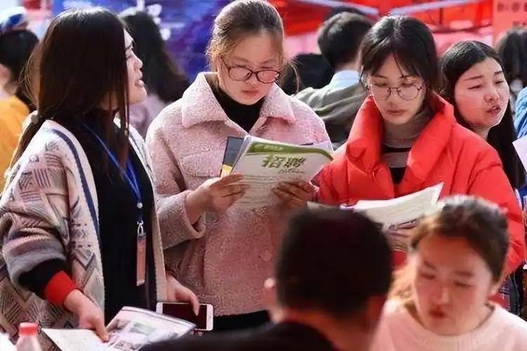 解析本硕博就业败给大专生的背后因素