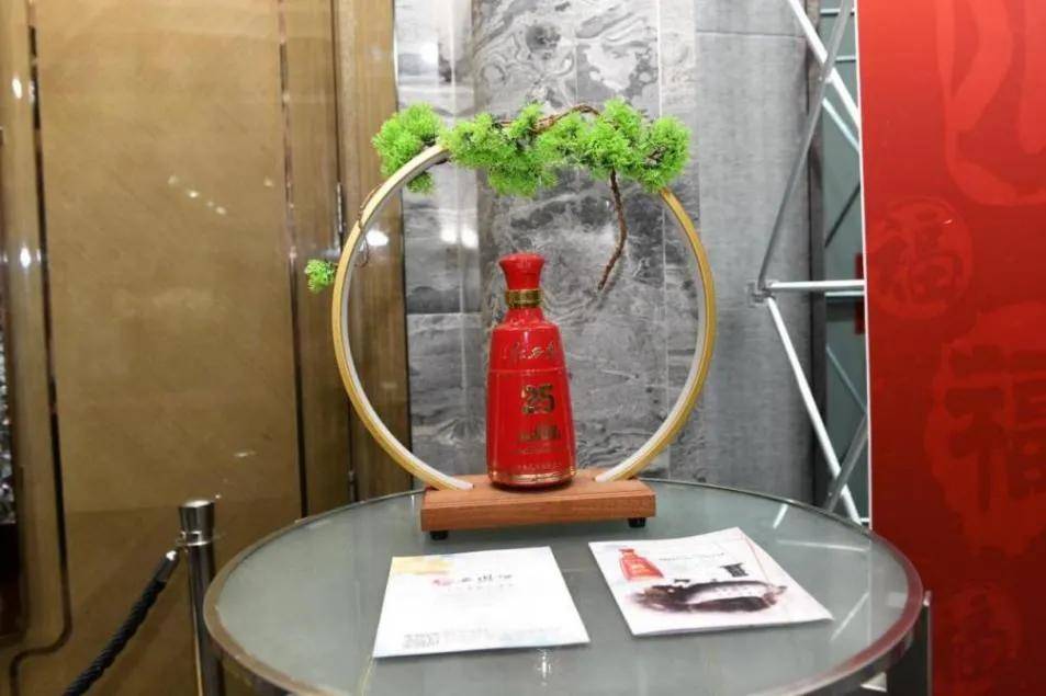 西凤酒惊艳亮相香港工商联新春晚会，共绘东方酒韵新篇