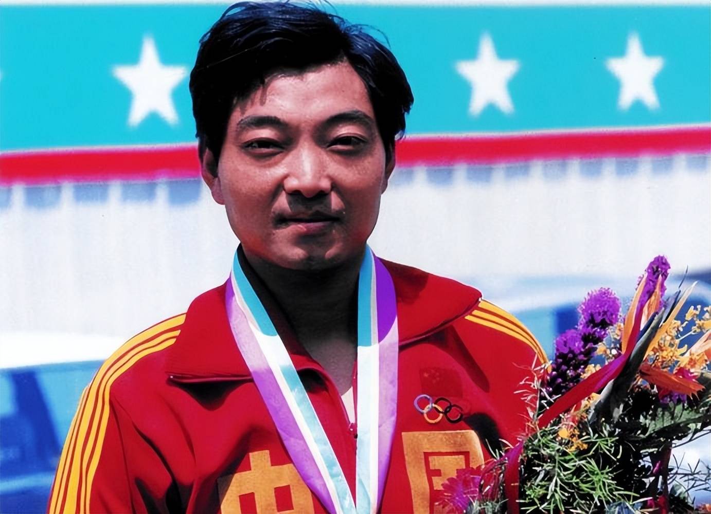 原创中国首金得主许海峰现状68岁仍住单位房视力衰退尽显老态