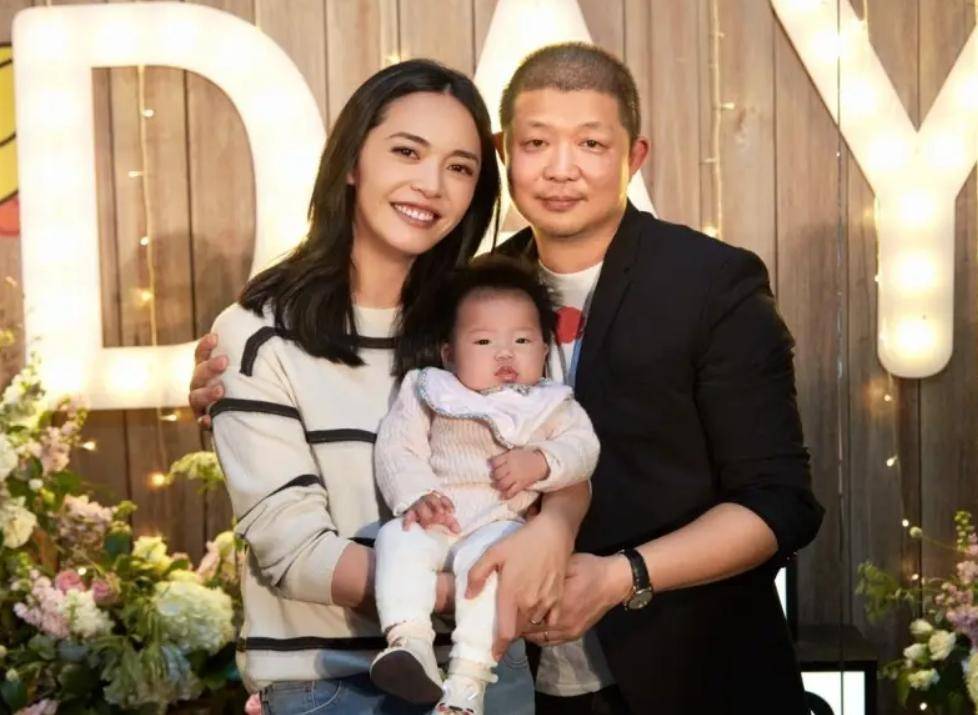 姚晨老公像"爹"她如花,看到她以前情史,到底看上了曹郁什么?