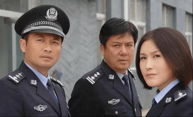 说起丁志诚,很多人首先想到的是他在《重案六组》中饰演的杨震