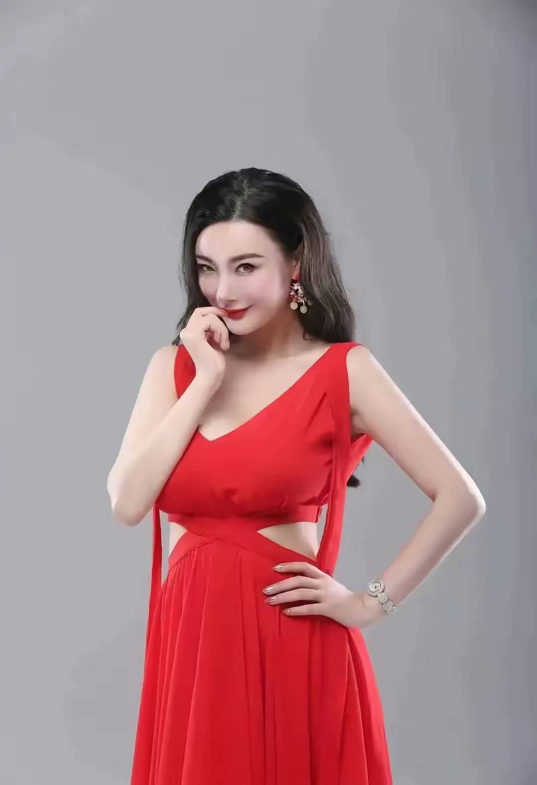 那么,在你的眼中,王李丹妮是一个怎样的演员?她的哪一