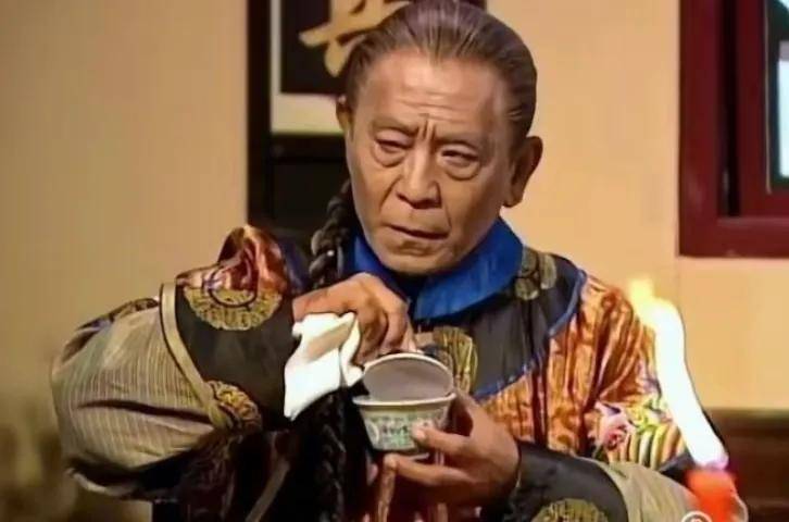 陈小春搭档离世:曾在鹿鼎记里饰演海大富,一生未婚财产留给亲戚