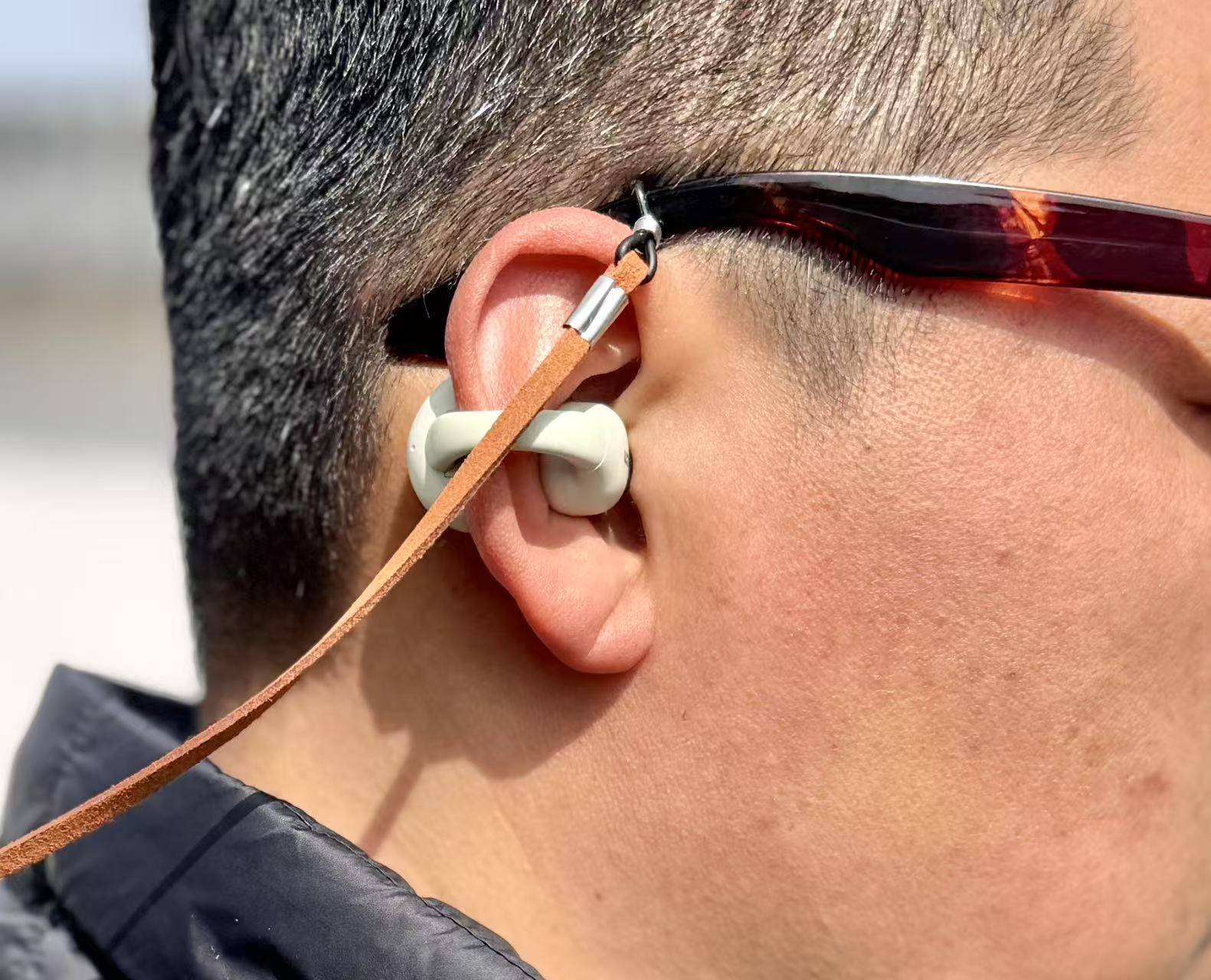 平价亦能卓越，蛇圣陨石 C2 耳环式耳机我送家人的礼物 