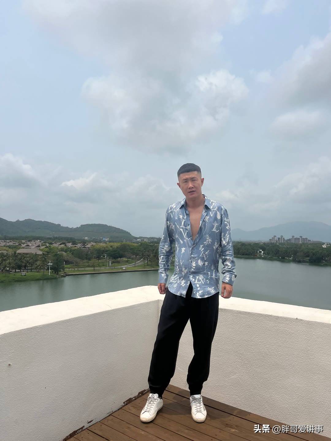 顶流网红张二嫂宣布退居二线,助力徒弟胡闹东北开公司,胡闹跪谢