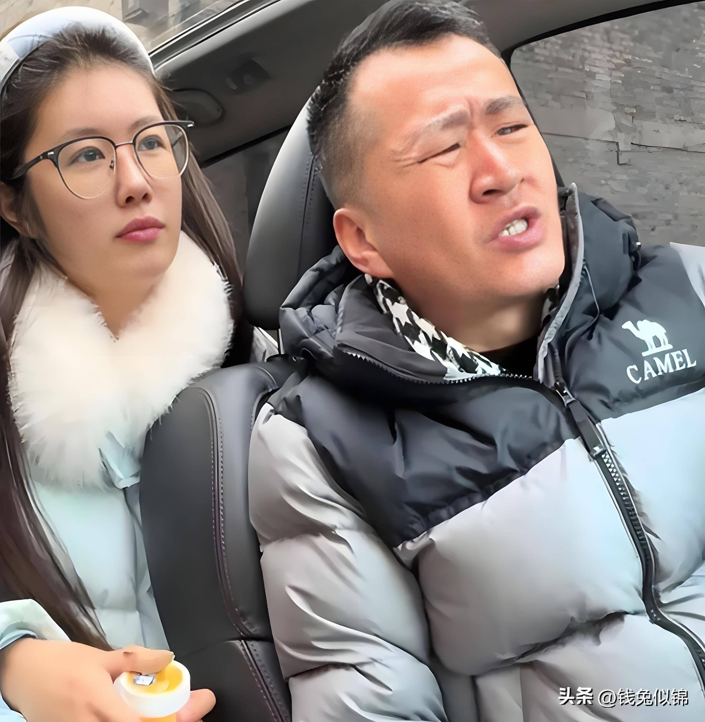 李嘉明婚姻危机42岁娶小18岁网红半年分居直播哭诉遭质疑