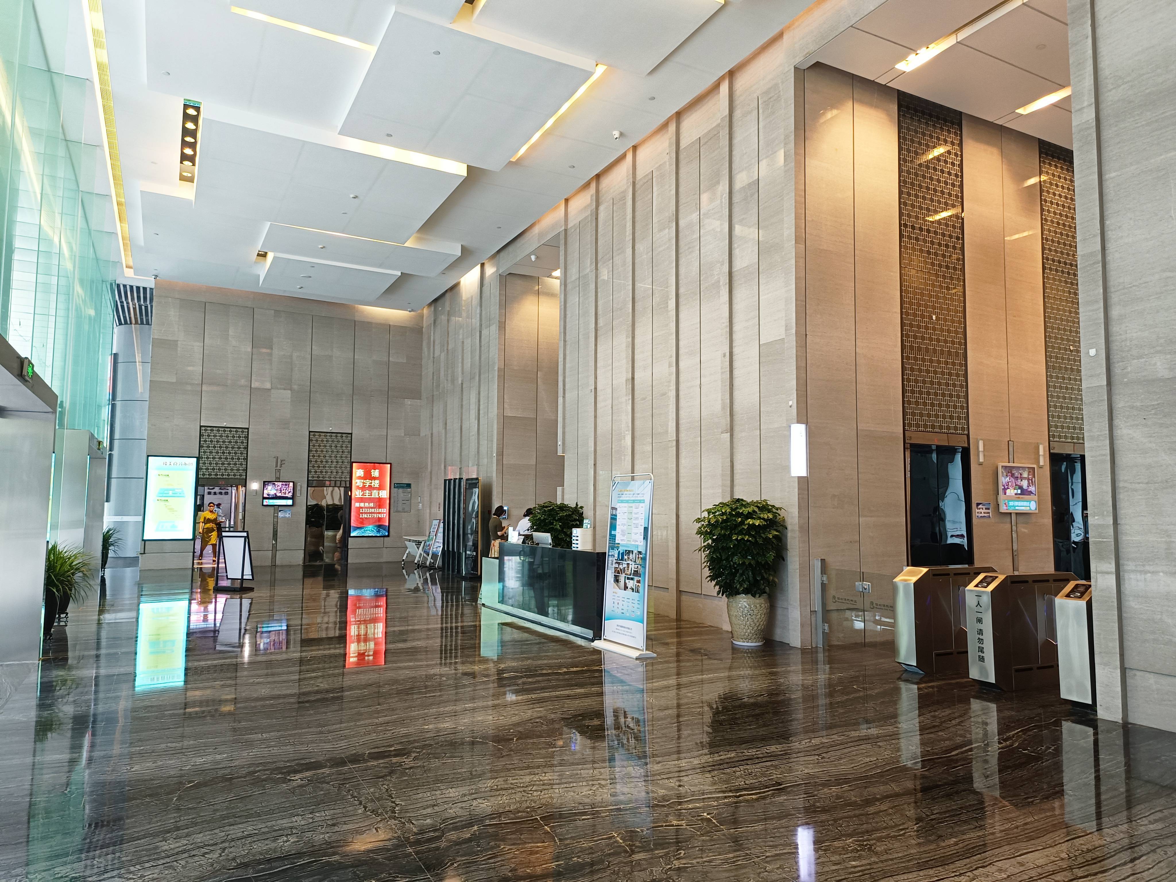 深圳大冲商务中心 精装写字楼出租13691639522陈经理 高新园地铁站