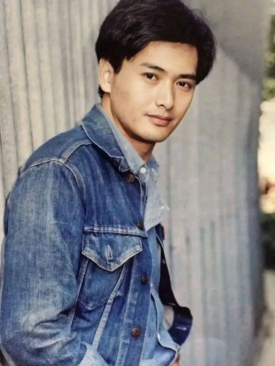 周润发:从南丫岛走向世界的传奇影星