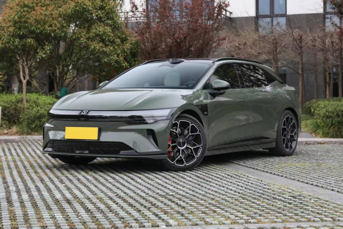 全新极氪007GT来袭,猎装造型,2秒级可破百,标配800V快充,挺香_搜狐汽车_搜狐网