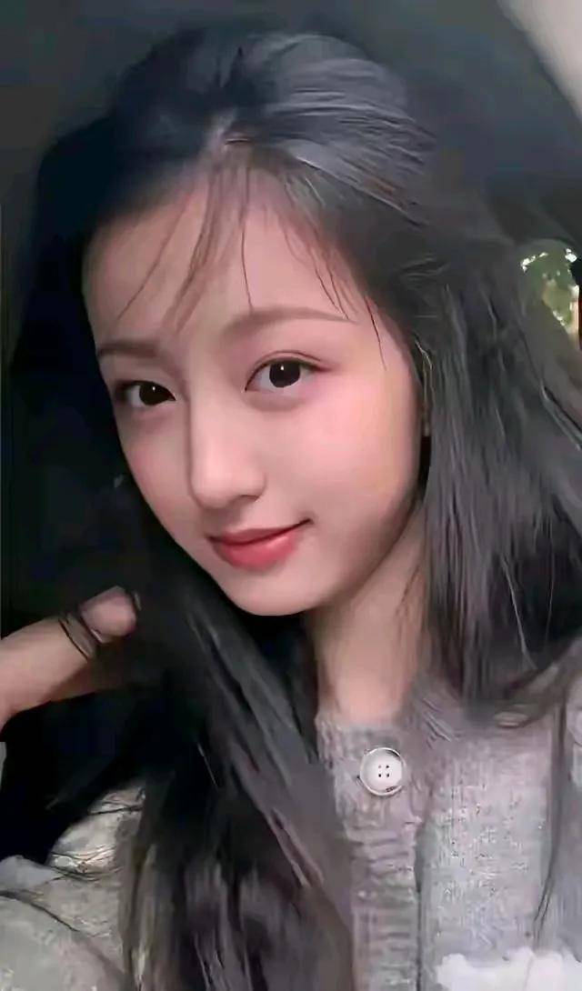 演员裴佳欣