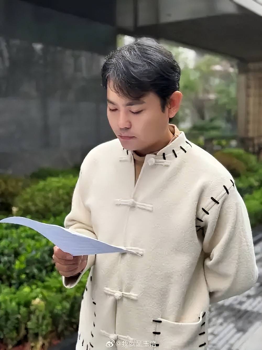 曾几何时,卢鑫和玉浩这对年轻相声演员的配合默契,台上一个眼神,或者