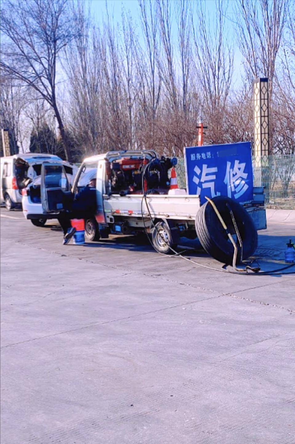 修自己车还要交钱?网曝河北某服务区修理厂,不让自己修车还骂人