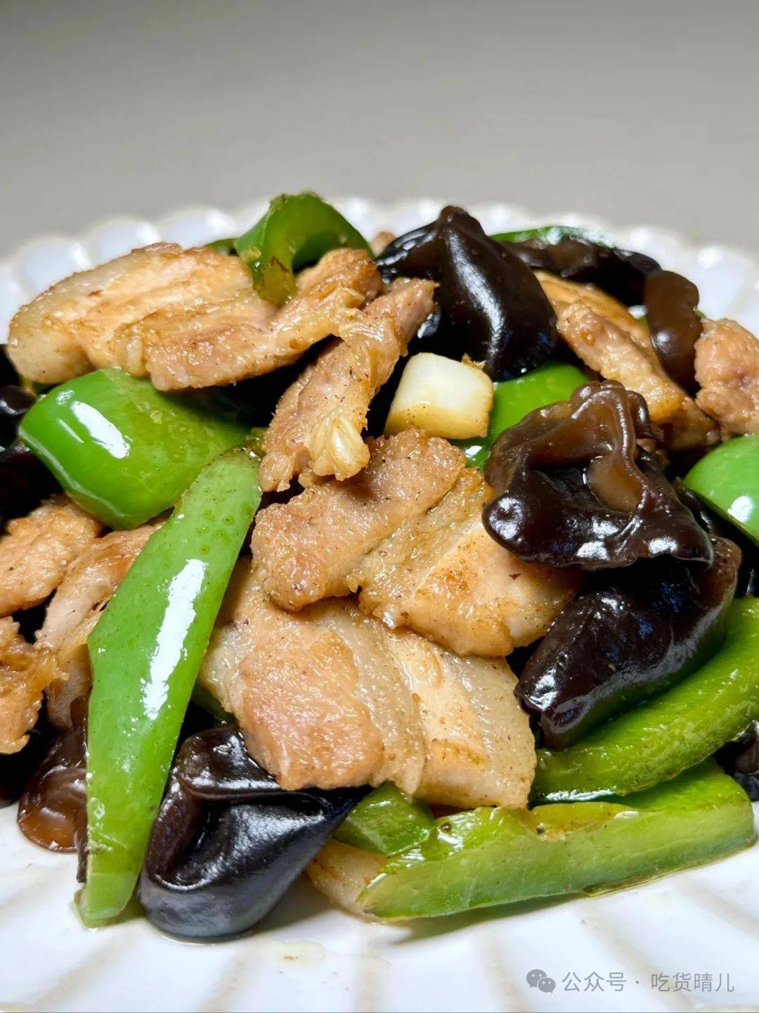 青椒木耳炒肉,超级饭搭子,一口下去满嘴流油的家常小炒!