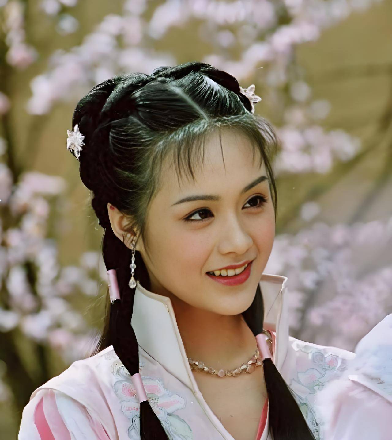 饶敏莉:17岁登上春晚,当老师"包养"影帝12年,如今却选择离婚