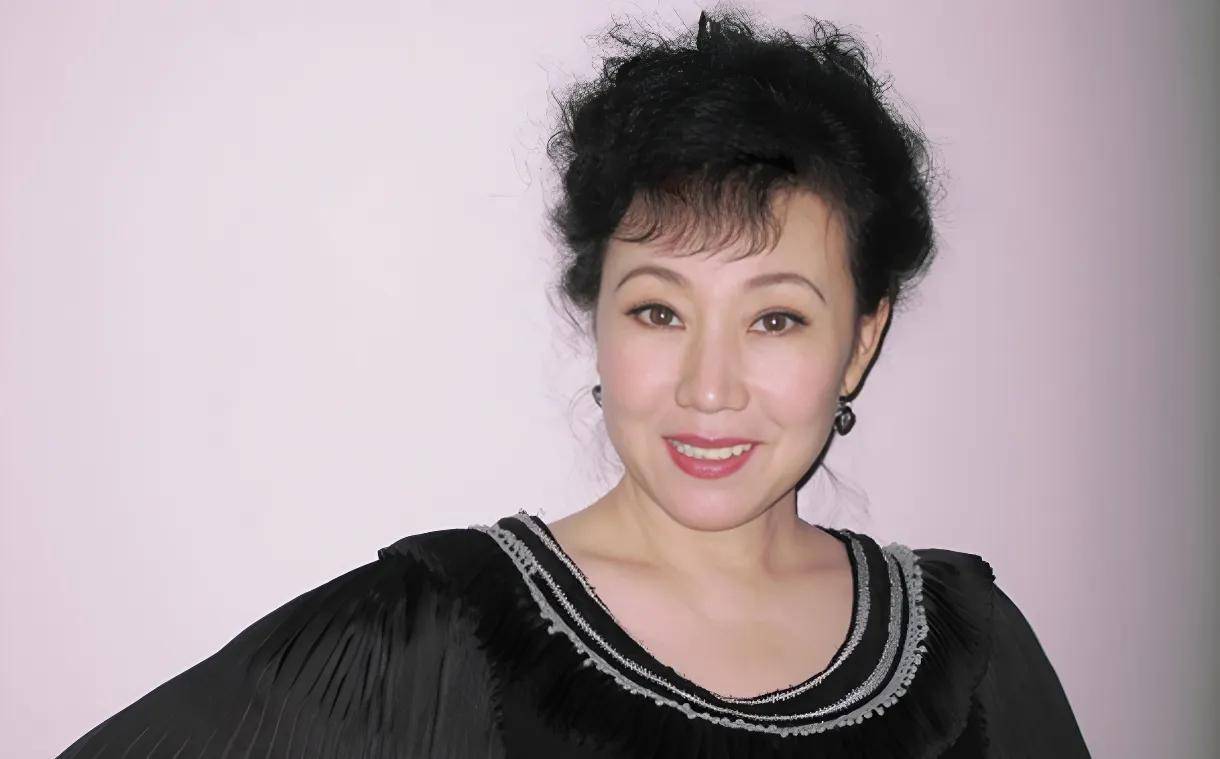 康群智:演恶婆婆被骂,嫁给小男人,生下帅儿子,年近七十很幸福