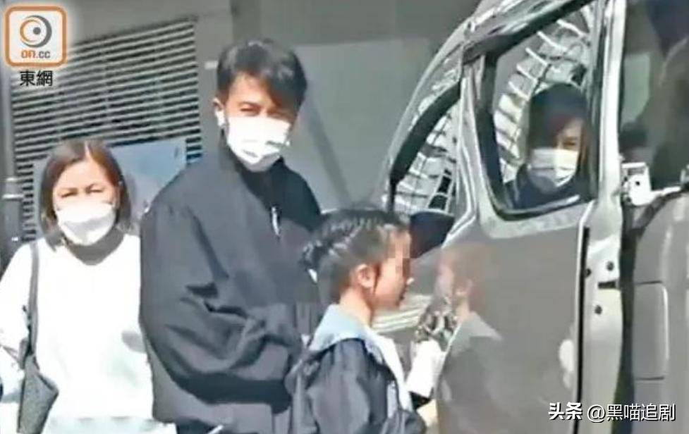 杨幂女儿小糯米成长曝光,走路姿势像极妈妈,萌态十足!