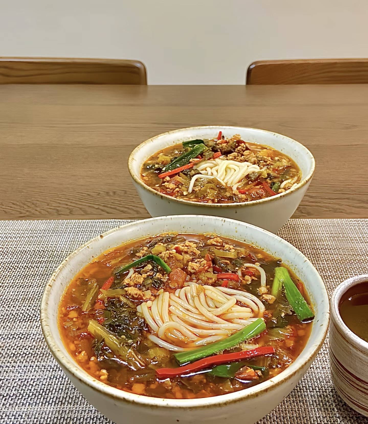一碗腌制的大米米饭，以满足您的味蕾狂欢节