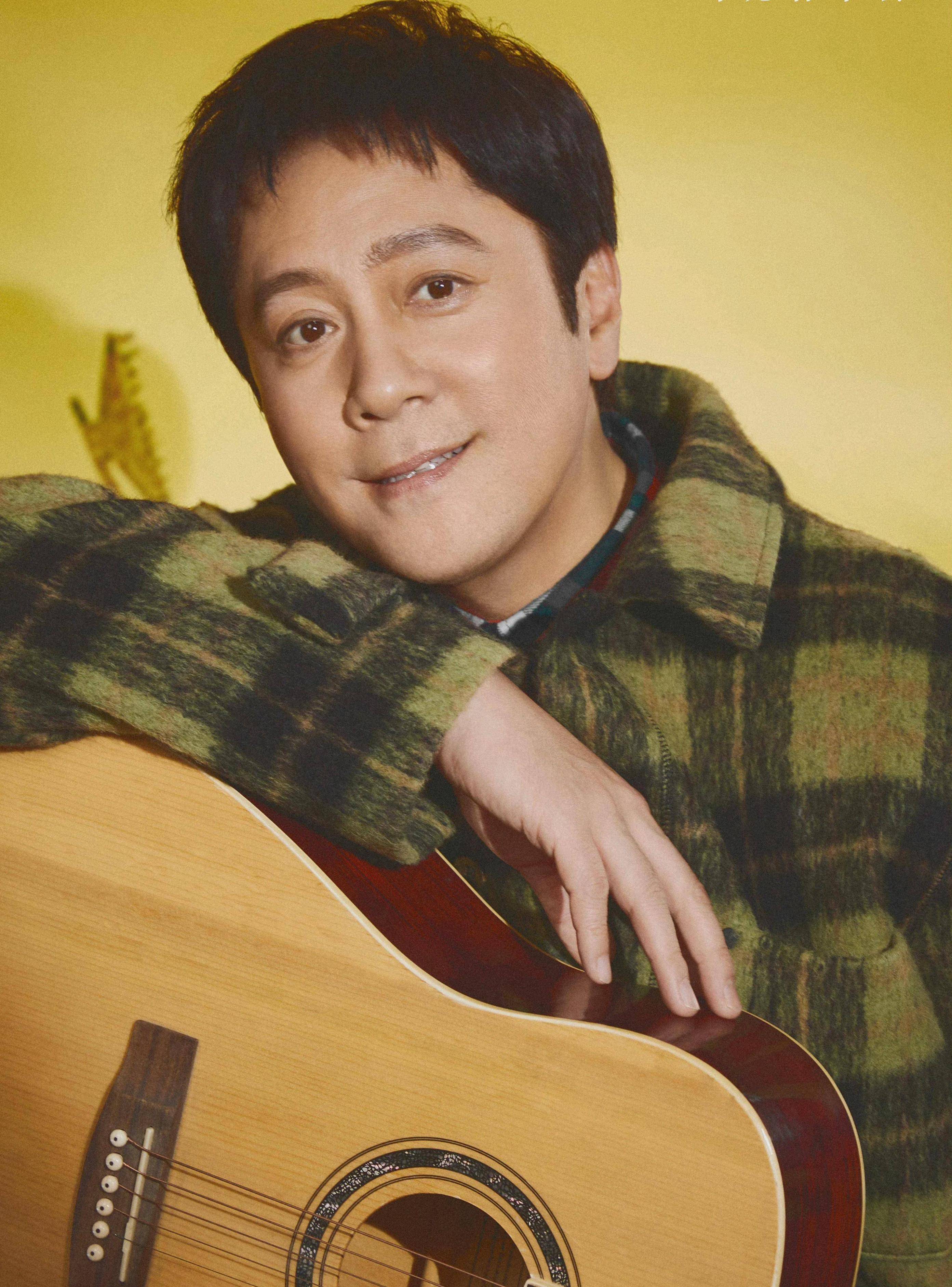 蔡国庆现状:56岁活力四射,和患病时判若两人,儿子越来越像他