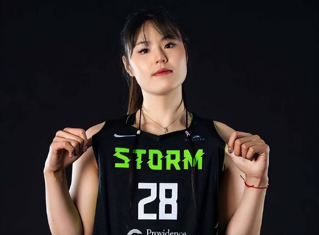 李梦韩旭尴尬吗？李月汝晒WNBA定妆照+尝试四号位 她是张子宇榜样