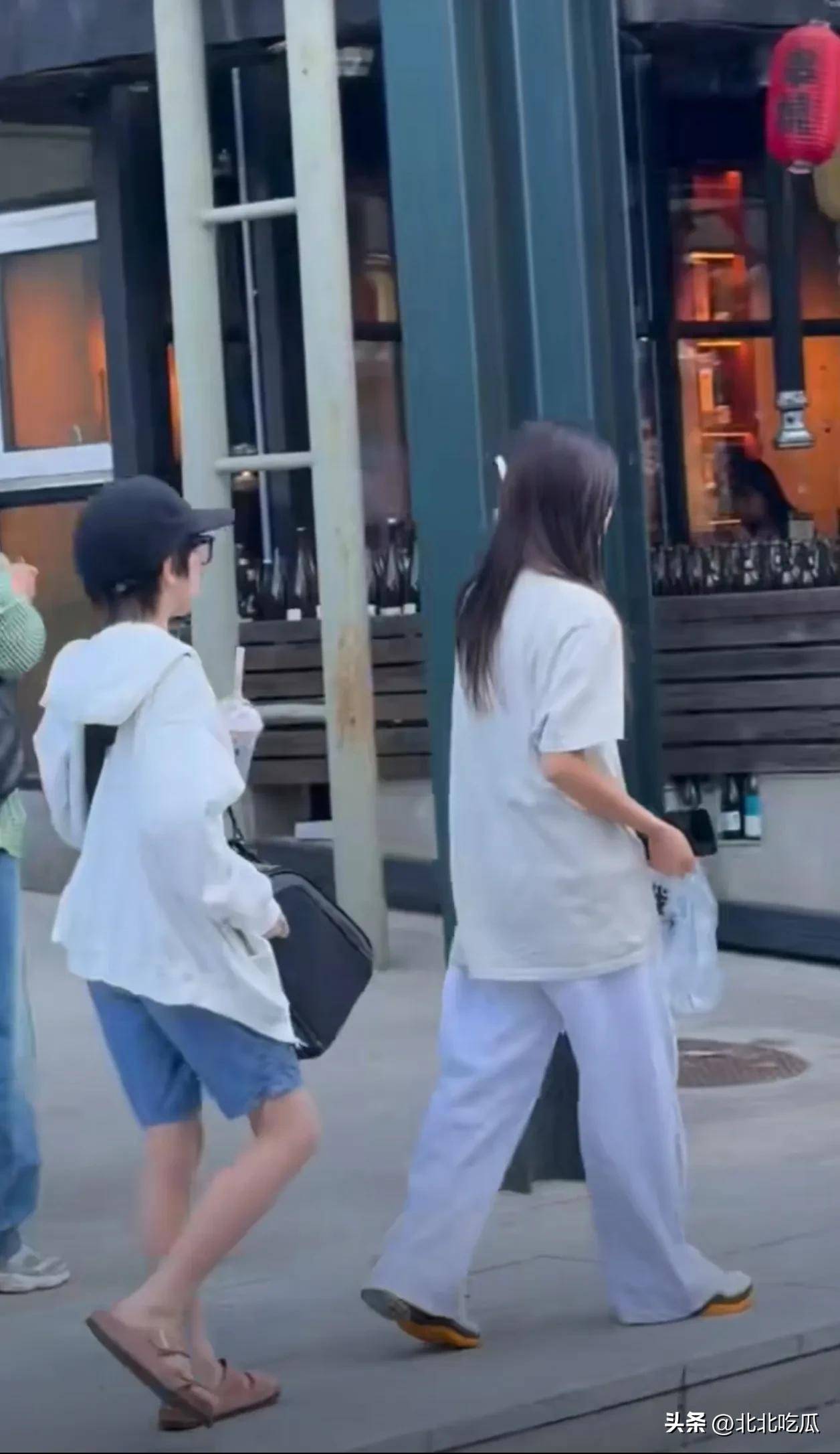 霍思燕和贾乃亮一家出游,亲子画面超有爱,堪称离婚夫妻楷模!