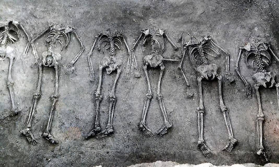 古代殉葬并不可怕,可怕的是死亡方式,换成你在墓里,活不过一天