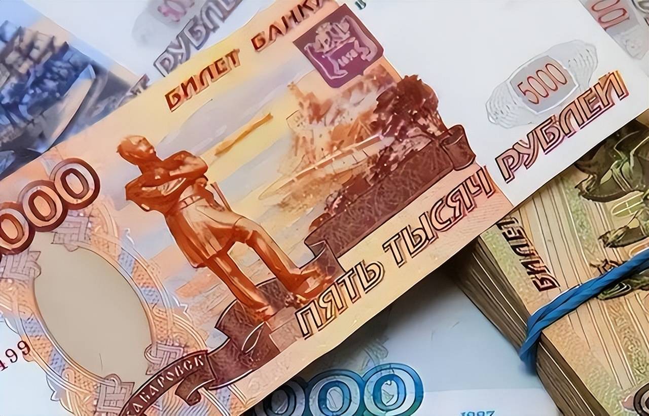 原创
            中俄差距有多大？看10000元人民币，在俄罗斯能玩多久就知道了
