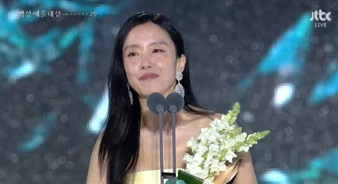 全度妍荣获“第61届百想大赏影后”,林智妍激动落泪 插图 全度妍荣获“第61届百想大赏影后”,林智妍激动落泪 插图