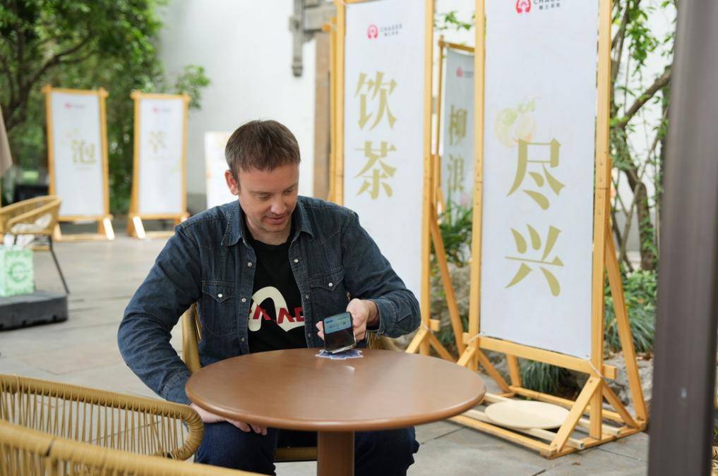 图片[4]-五一跨境游“双向火爆”：外国人疯抢泡泡玛特 国人骑共享单车游日本 -华闻时空