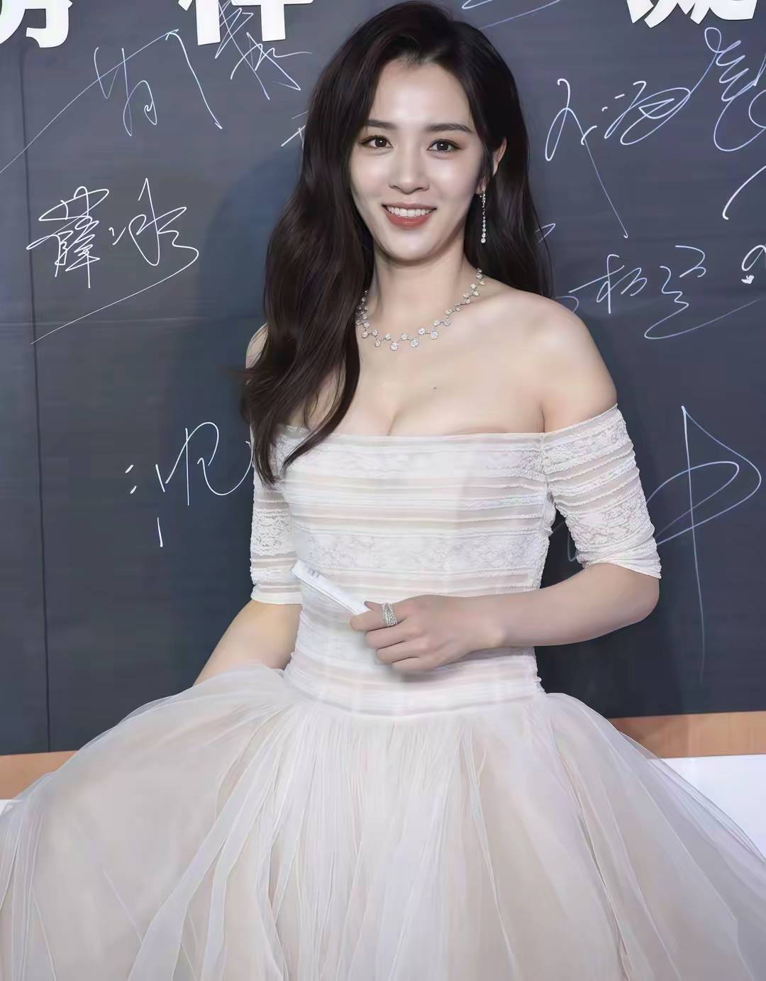 37岁王晓晨腰臀比真好性感优雅