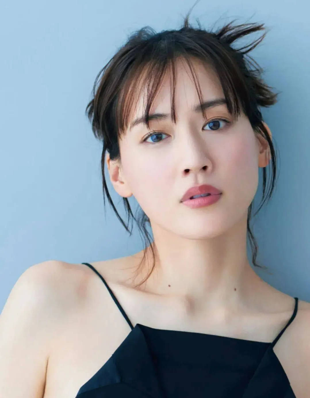 国民女神绫濑遥:从天然呆少女到实力派演员的闪耀人生