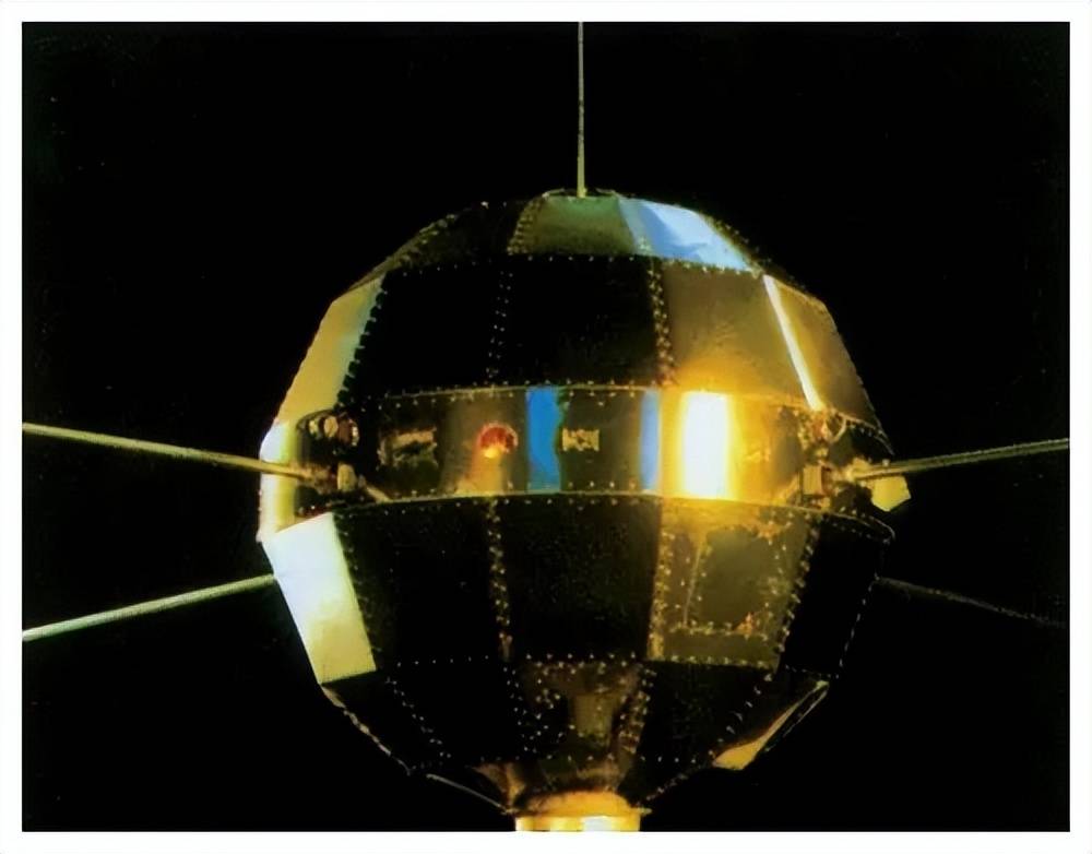 中国第一颗卫星东方红一号已经发射55年为何还在天上飞​​