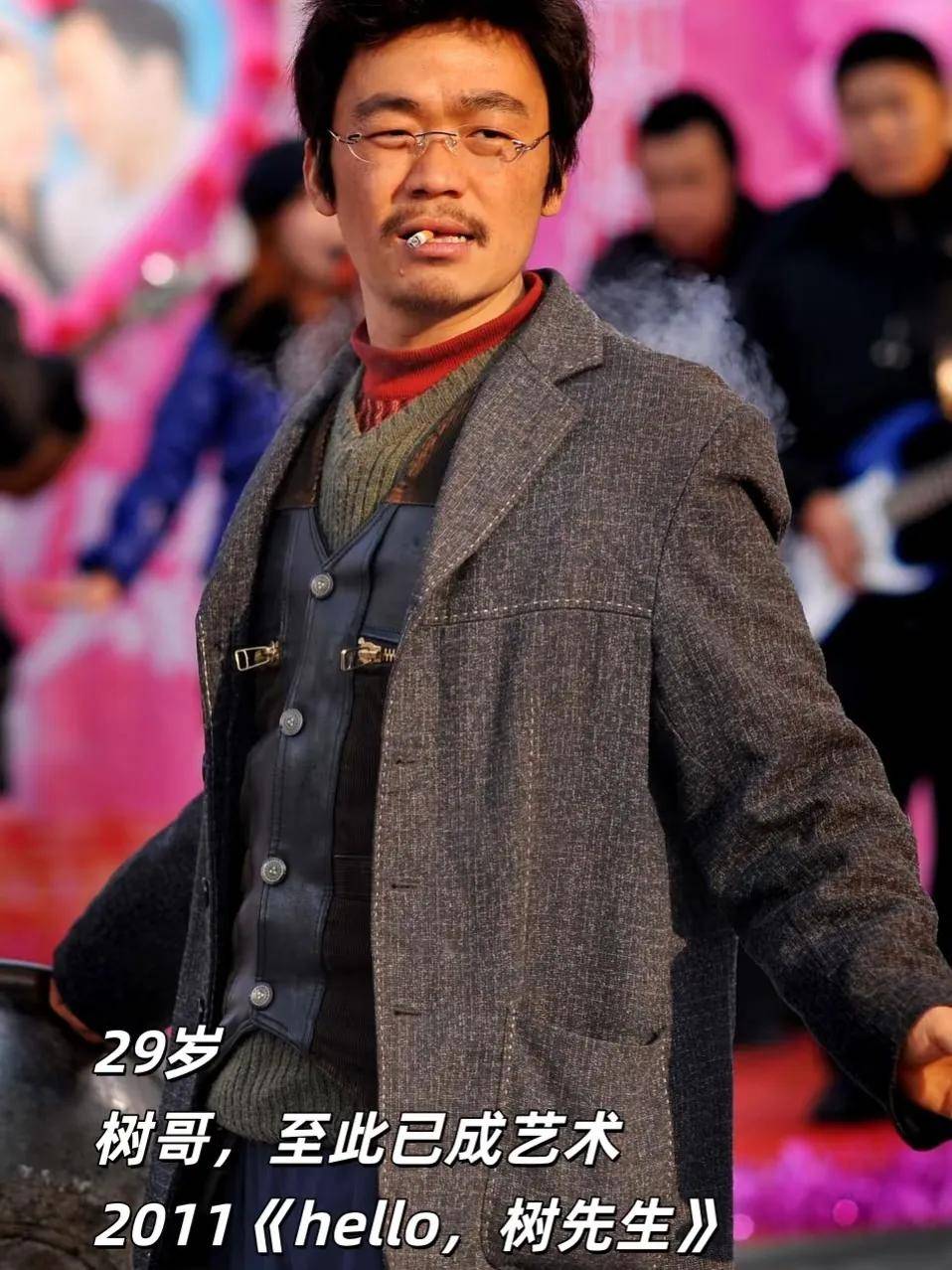 王宝强:草根逆袭,"文化人"蜕变,成最励志"狠角色"