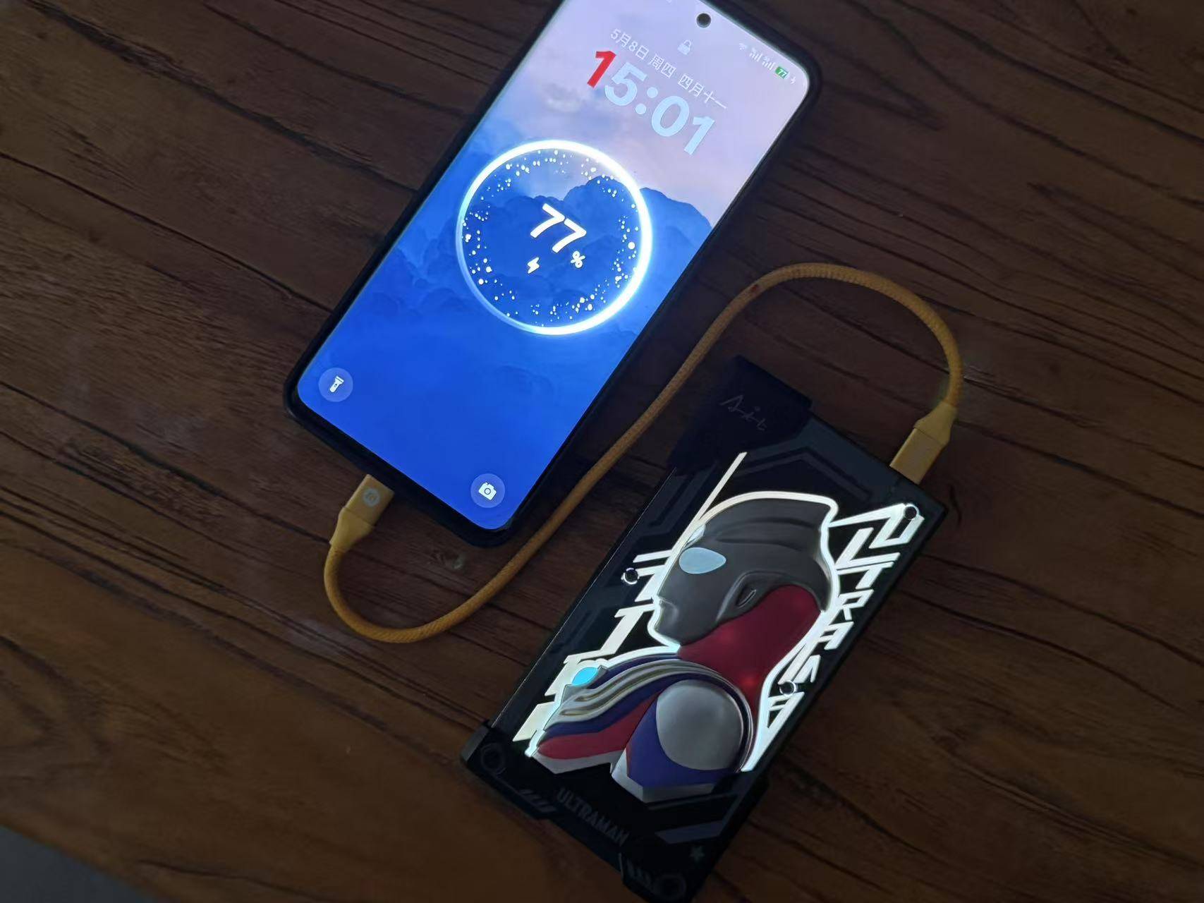 透明机甲下的充电革命——让你的生命中充满光