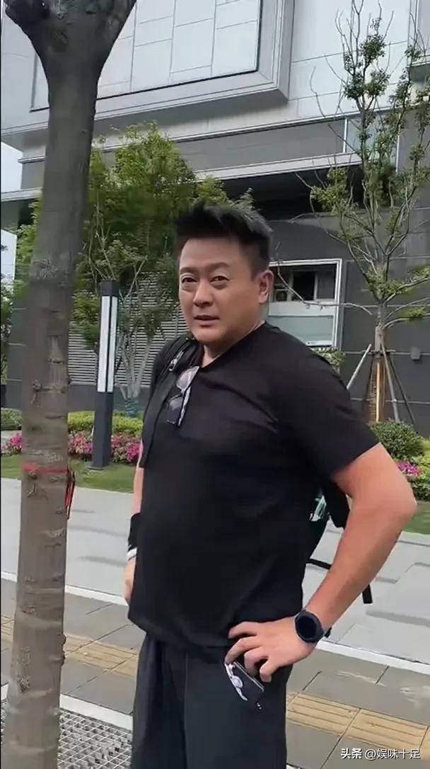 前tvb小生魏骏杰自嘲发福近况 横店拍戏携单车自救