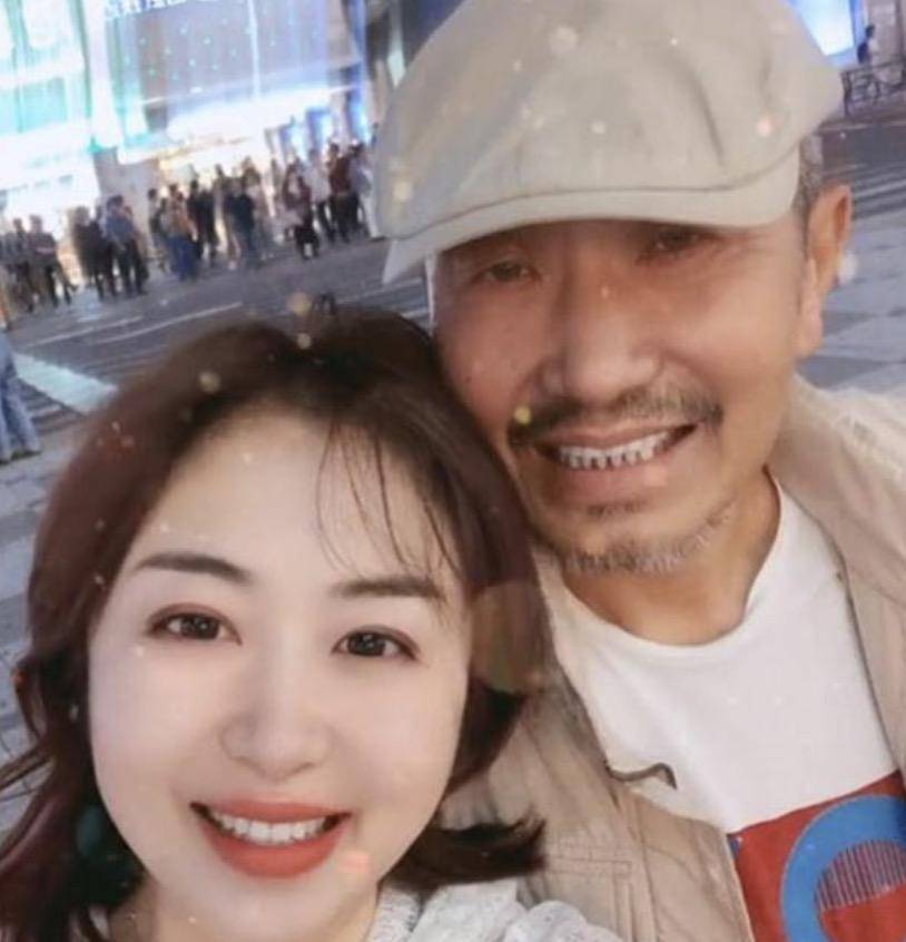 "每当提起妻子范小春,杜源总是笑得满脸褶子