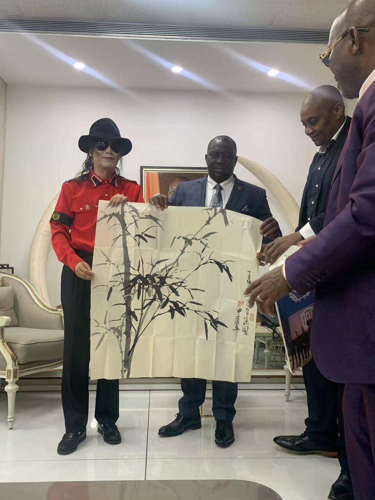 王杰克逊在中国重现迈克尔杰克逊魅力,向世界展示才华