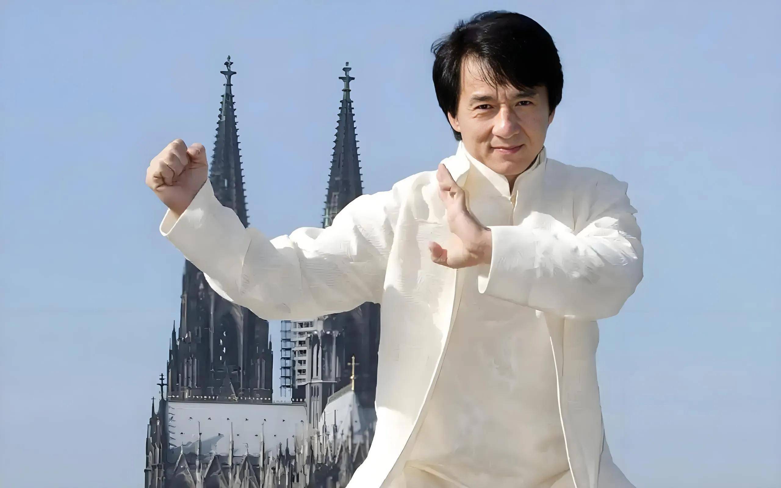 原创成龙从影坛传奇到家庭故事的人生篇章