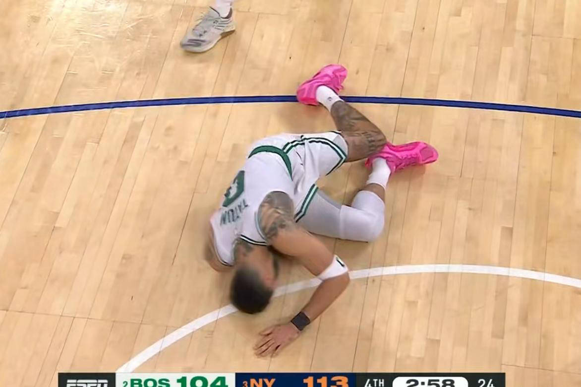 无法行走!塔图姆轮椅推离赛场,绿军局势危急全线告急