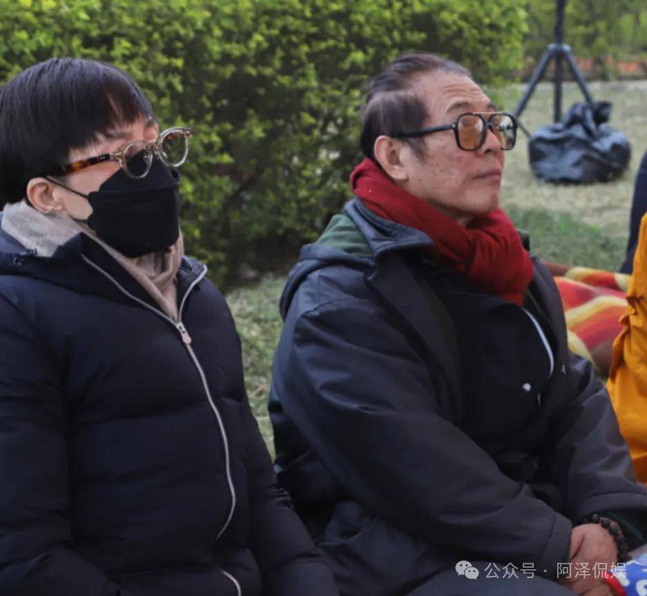 61岁李连杰现状曝光，变化巨大难认，利智发福让我释怀年龄焦虑_岁月_经历_身体