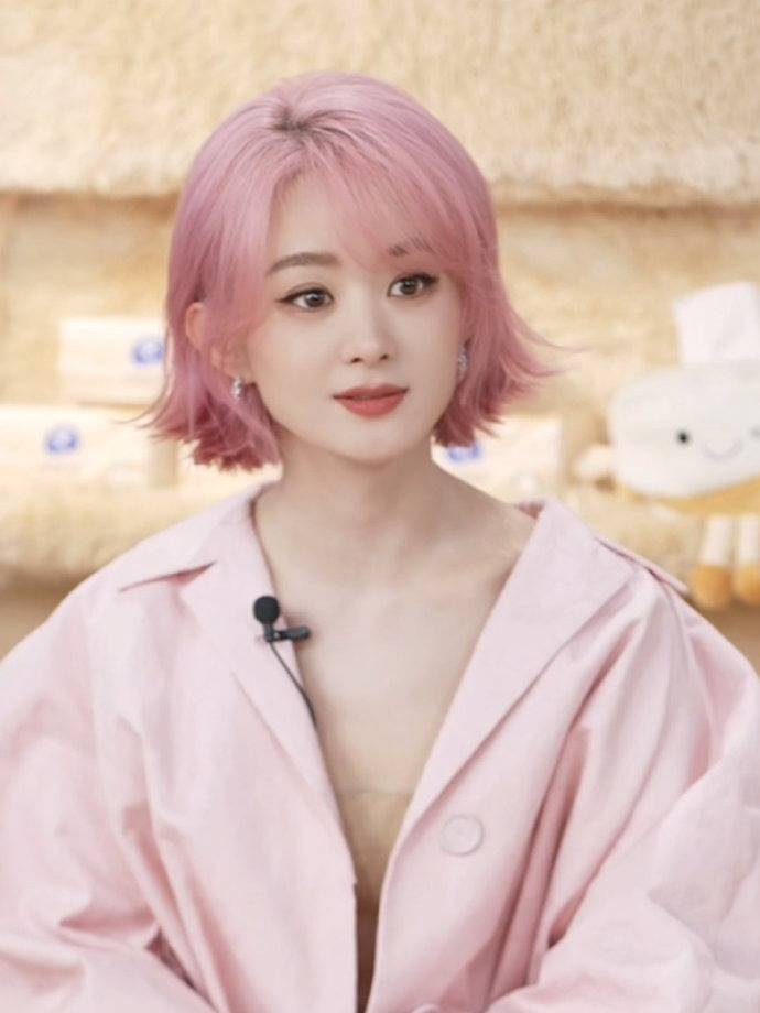 赵丽颖最新粉发造型惊艳亮相,甜美升级美得像洋娃娃!