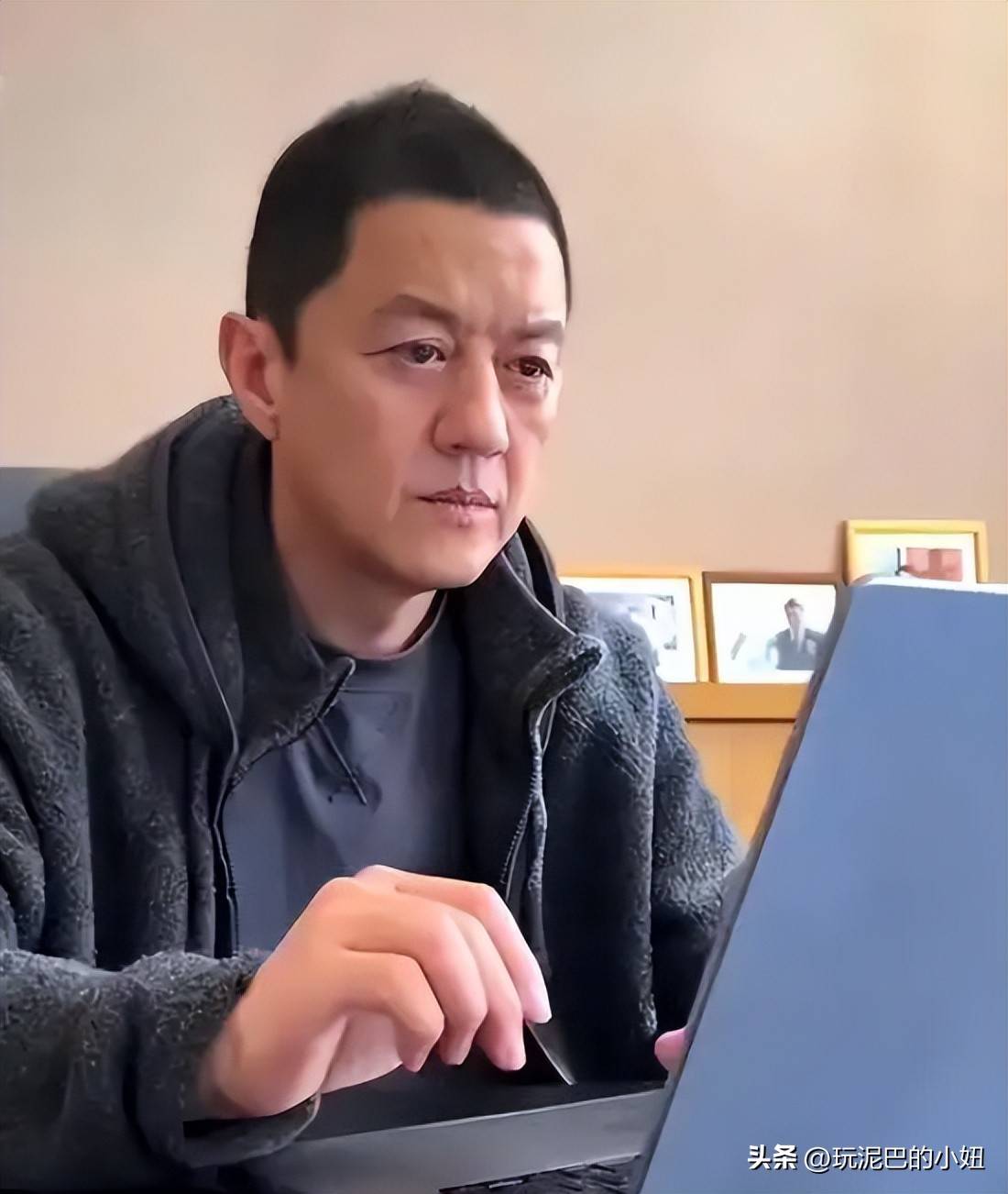 李亚鹏妻子自曝没钱了从大平层搬到水泥房3岁女儿号啕大哭
