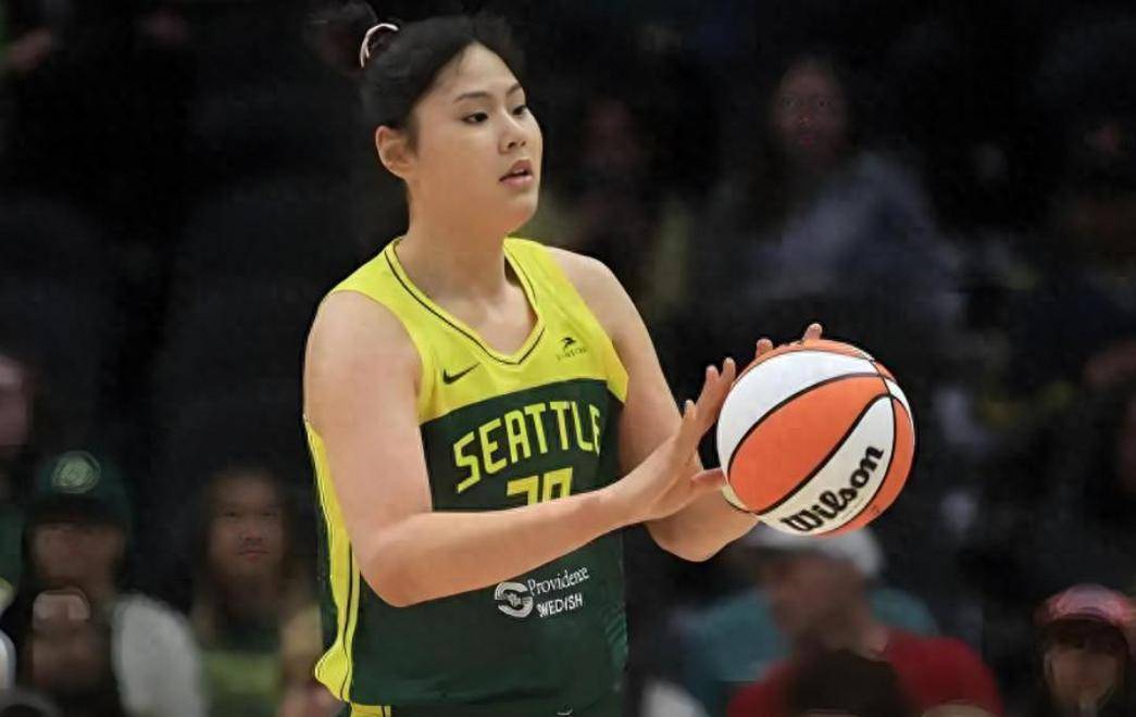 李月汝创纪录再战WNBA：中国女篮的骄傲与挑战