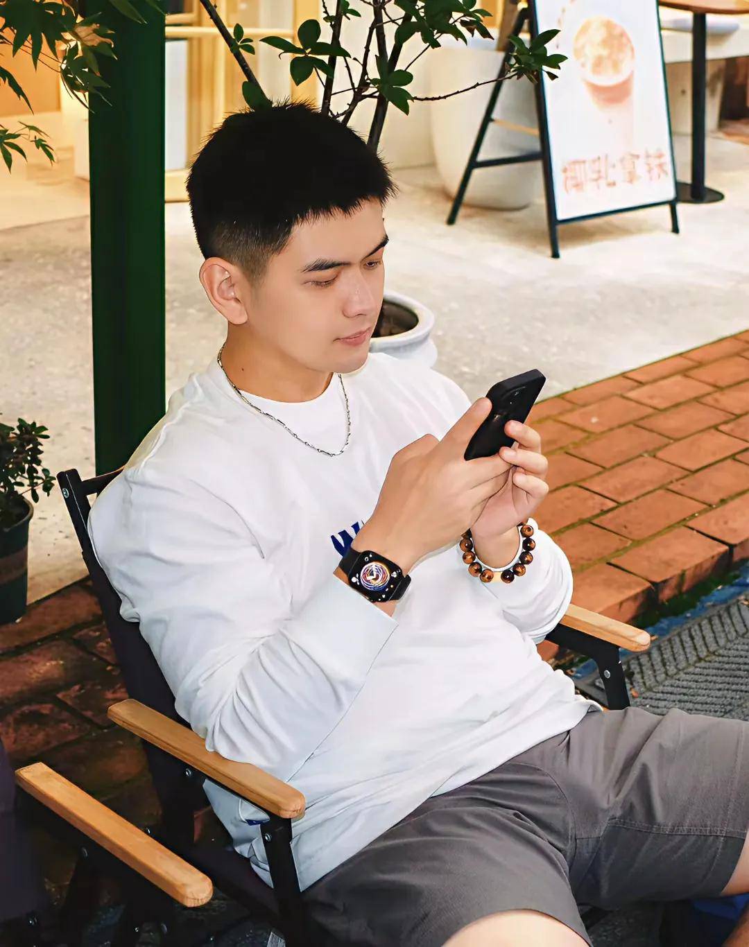 林浩的故事从偶像到无法说出的情感