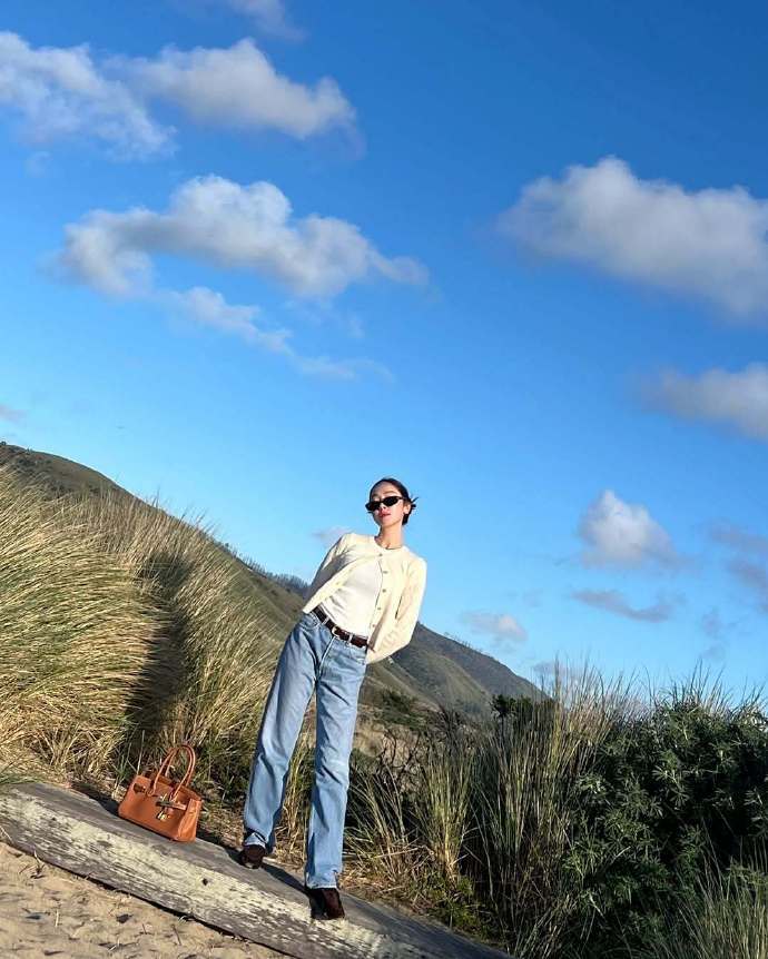 郑秀妍郑秀晶姐妹久违亮相，墨镜造型同框引网友热议 插图3