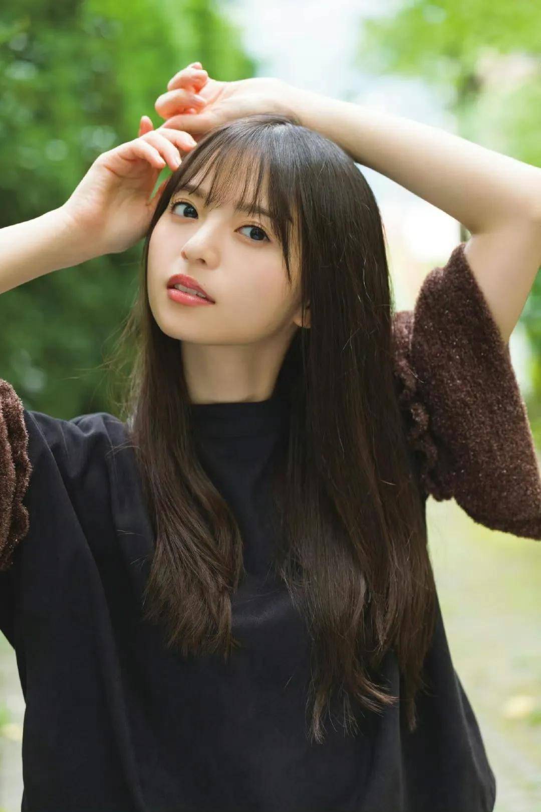 第二名松本可怜作为元乃木坂46的耀眼明星斋藤飞鸟在乐队中无疑