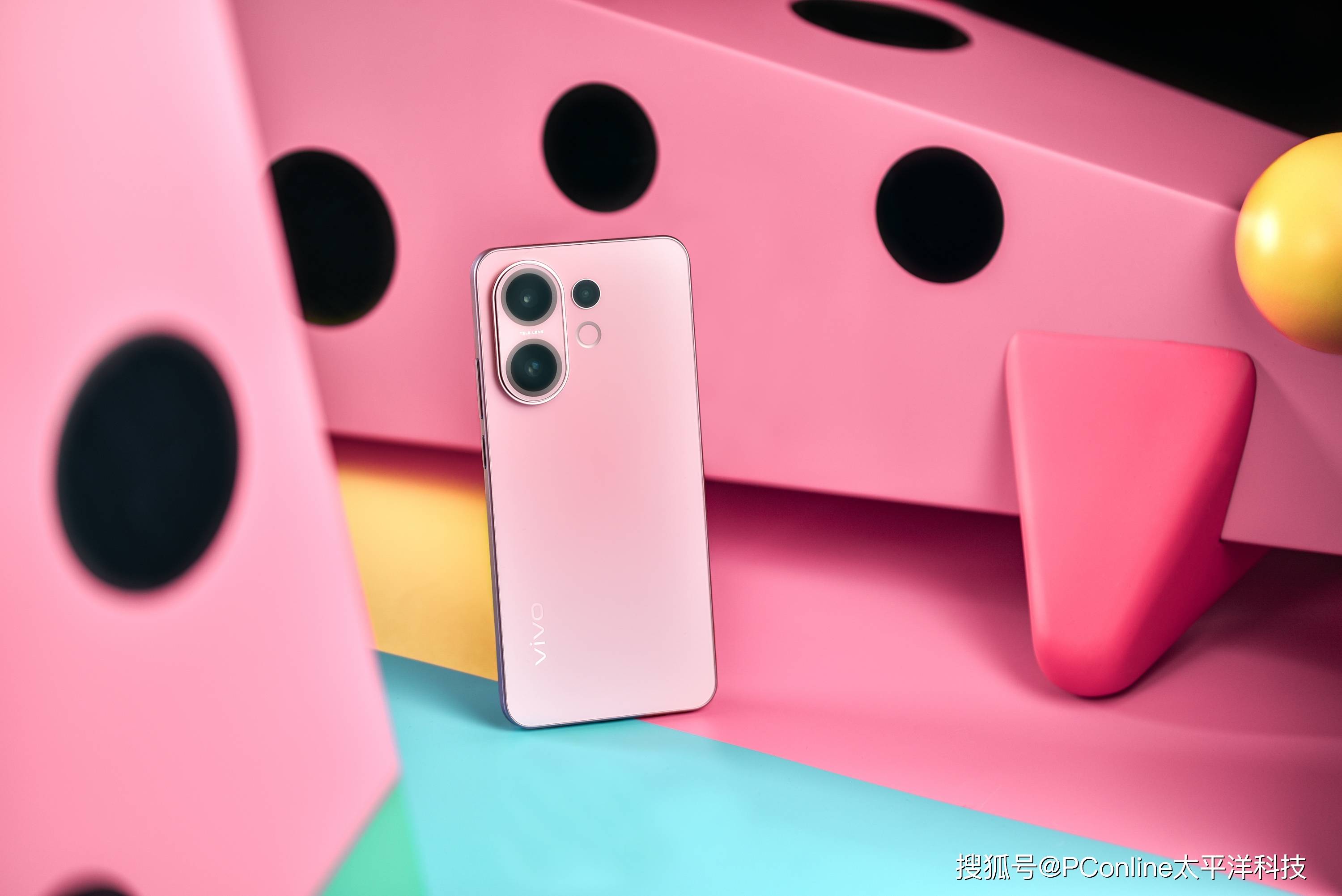 vivo S30系列图赏：颜值与手感并存的小直屏之美